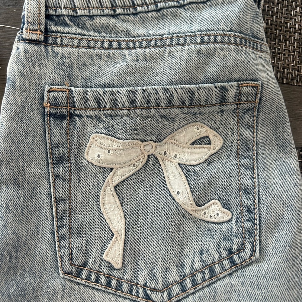 Hollister Low Rise Light Blue Jeans w/bows on pockets - Picture 8 of 11